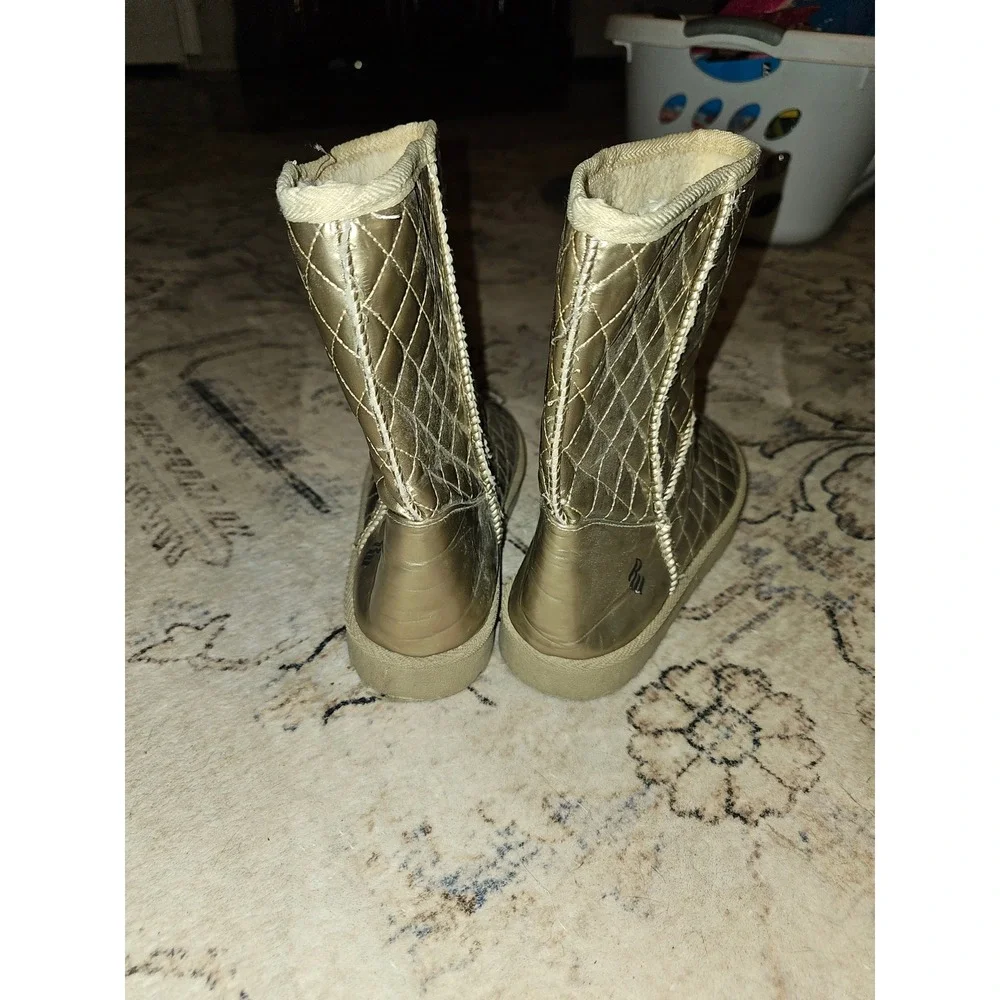 Rocawear Gold Quilted Metallic Faux Fur Lined Mid Calf Winter Boots Womens 8